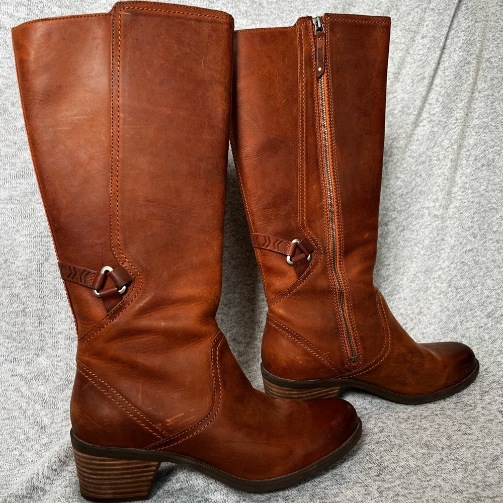 Teva womens leather boots - 9